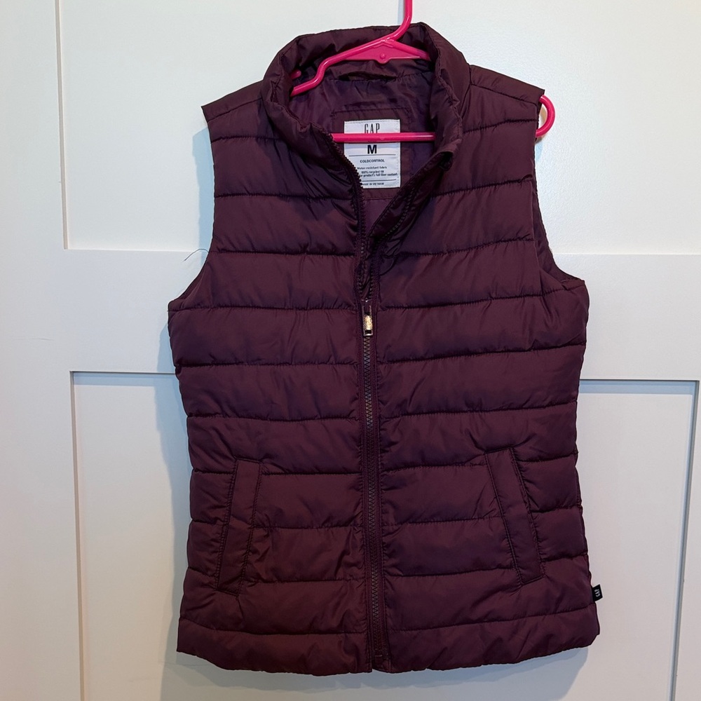 GAP Quilted Puffer Vest in Plum